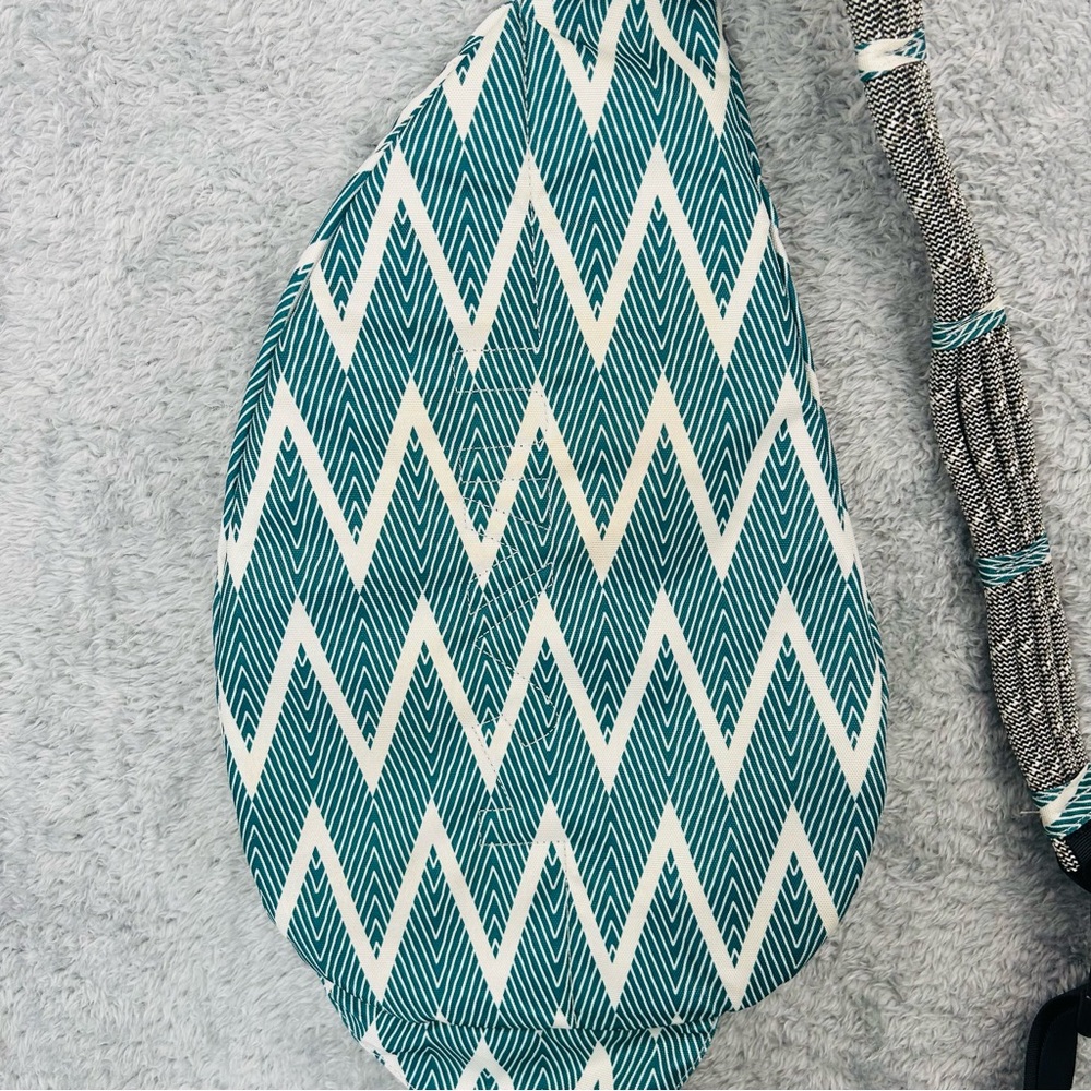 Kavu Chevron Rope Sling Bag Blue and Cream Organization Storage Pockets - Picture 10 of 15